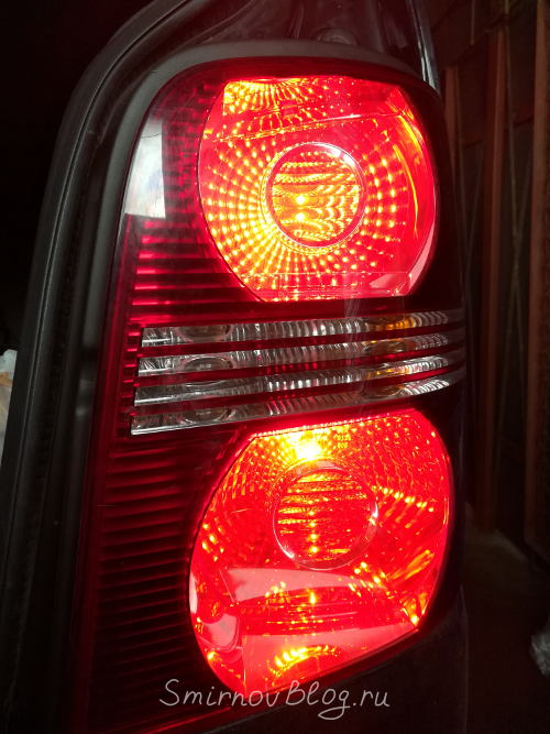Замена лампы задней фары на VW Touran 1T2