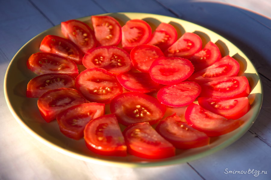 «Мухоморы» — вкусная закуска из помидор