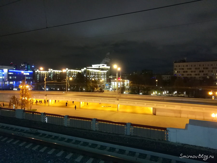 Лужники, вид на метро Спортивная с платформы МЦК. Москва 2018