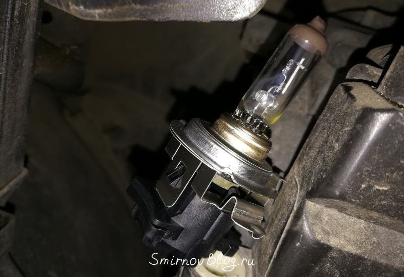 Лампа ближнего света на VW Touran 1T2