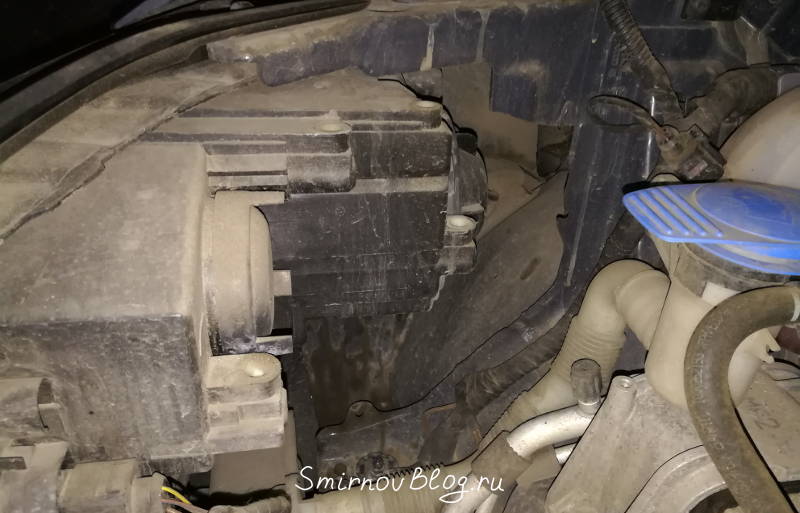 Замена лампы ближнего света на VW Touran 1T2