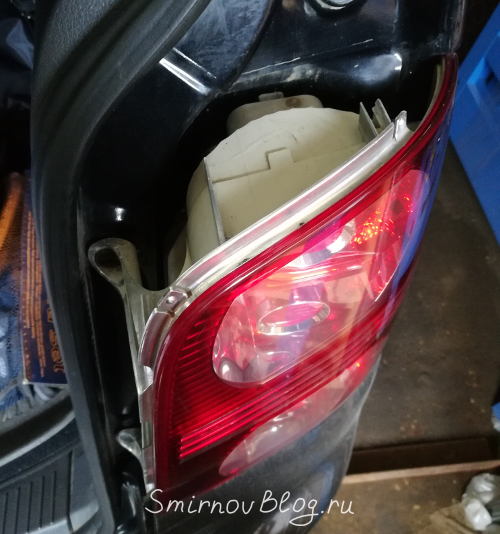 Задняя фара VW Touran 1T2 без защиты