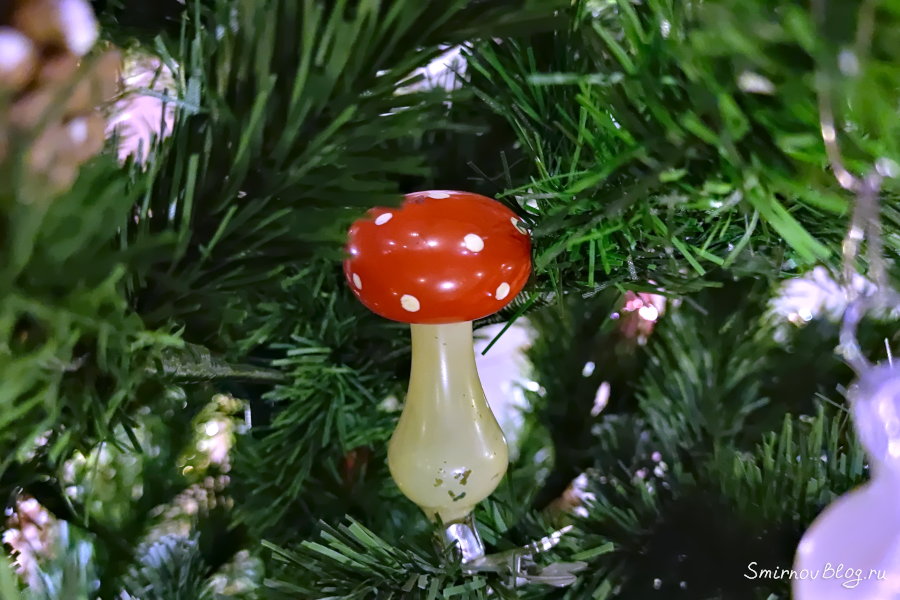 Ёлочная игрушка в виде мухомора