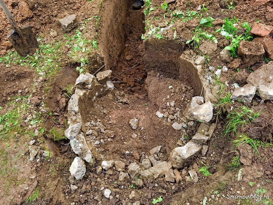 Копка траншеи под зимний водопровод