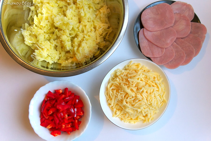 Продукты для приготовления картофельного пирога на сковороде