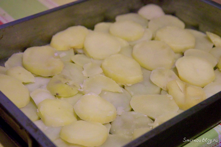 Греческая мусака в духовке Отварной картофель, нарезанный ломтиками для мусаки