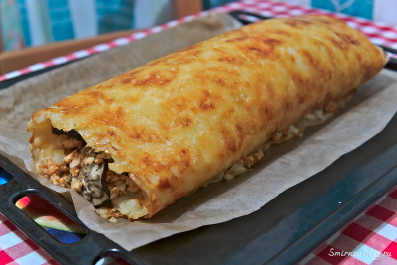 Приготовление картофельного рулета с фаршем - достаём из духовки золотистый запечённый рулет