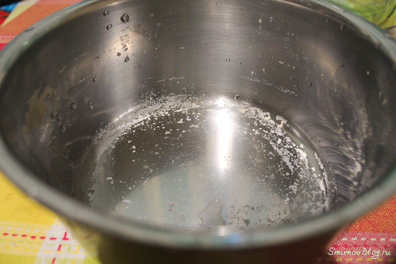 Результат очистки посуды от накипи при помощи соды
