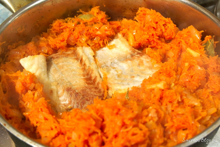 Рыба в маринаде из моркови и лука