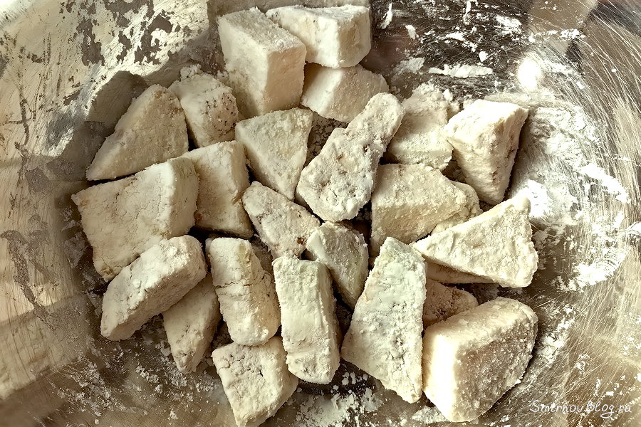 Салат с хрустящими баклажанами Ломтики баклажанов обваленные в кукурузном крахмале