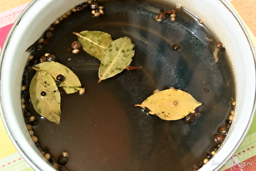 Как вкусно посолить селёдку Селёдка в пряном рассоле в кастрюле