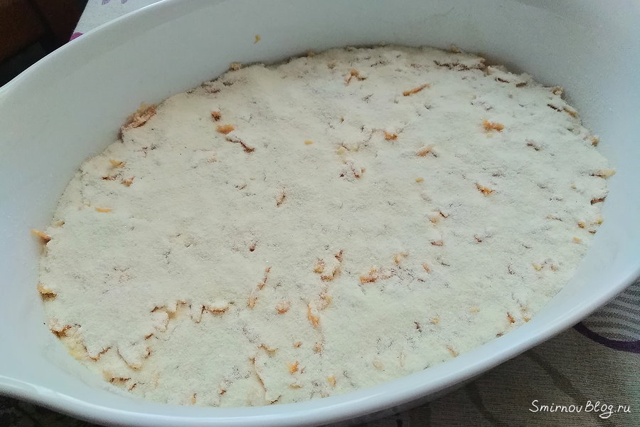 Насыпной яблочный пирог с манкой