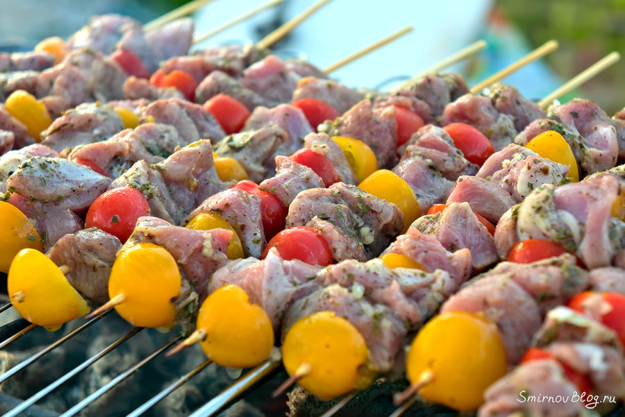 Шашлык из филе бедра индейки на мангале