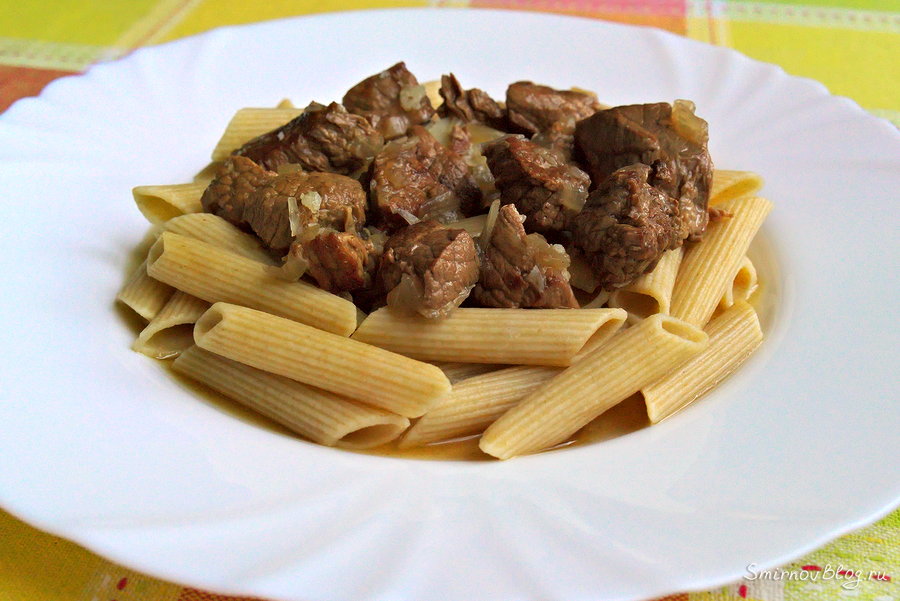 Нежное тушёное мясо с подливкой по бабушкиному рецепту