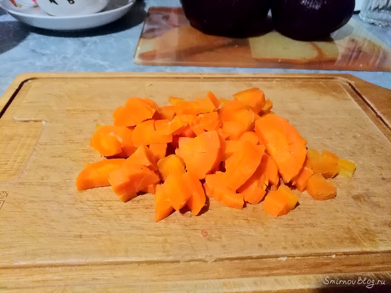 Нарезанная отварная морковь для винегрета