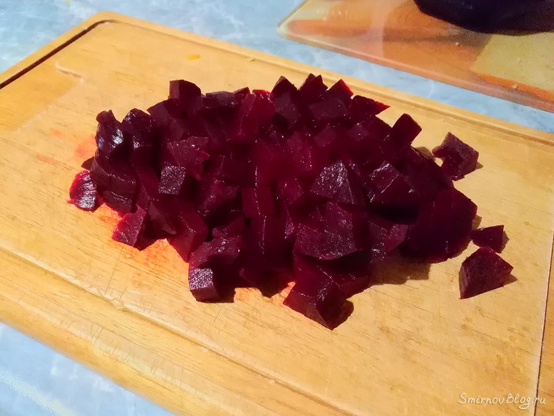Нарезанная отварная свёкла для винегрета