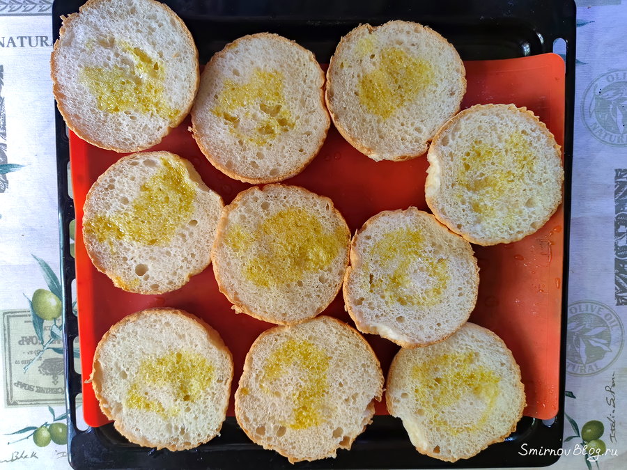 Бутерброд с творогом, помидорами и оливками Булочки для бутербродов с творогом и помидорами