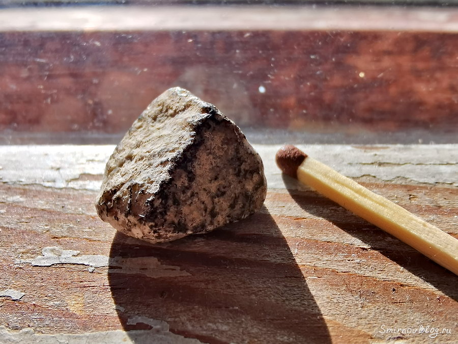 Звук консервной банки при езде Звук консервной банки издавал камень, попавший в колесо