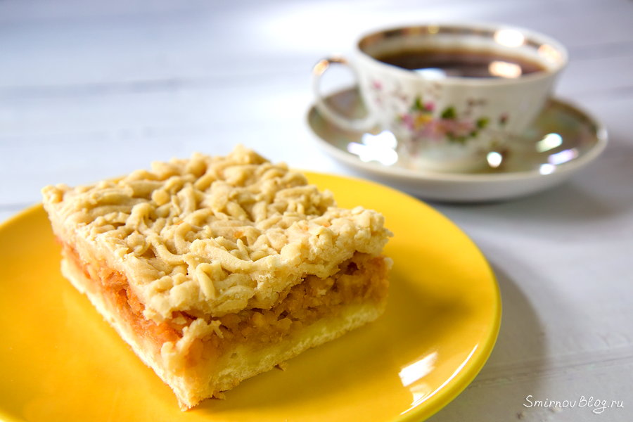 Пирог из песочного теста с айвой