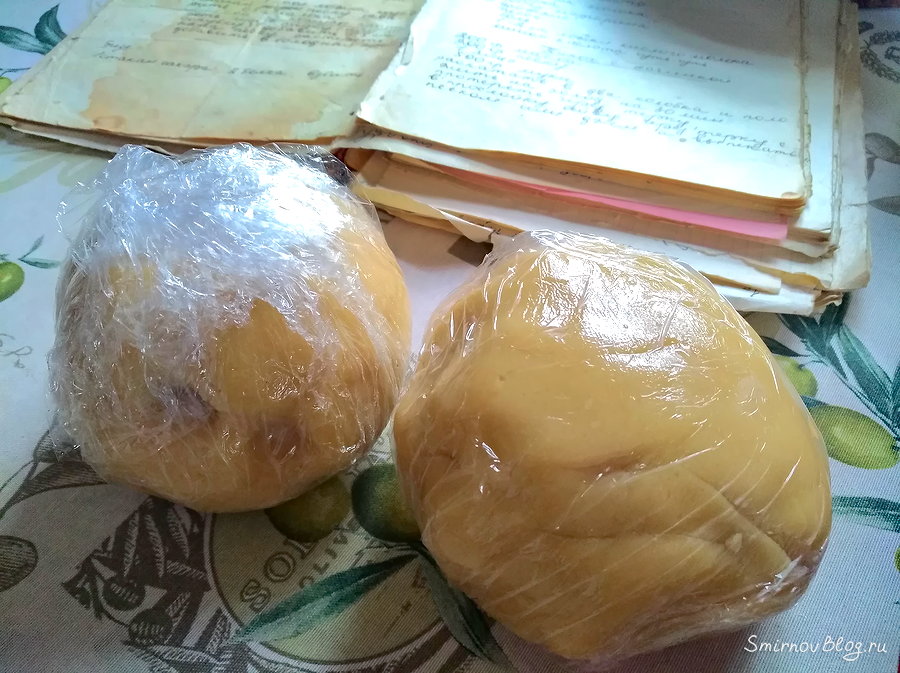 Колобки из песочного теста для пирога с айвой