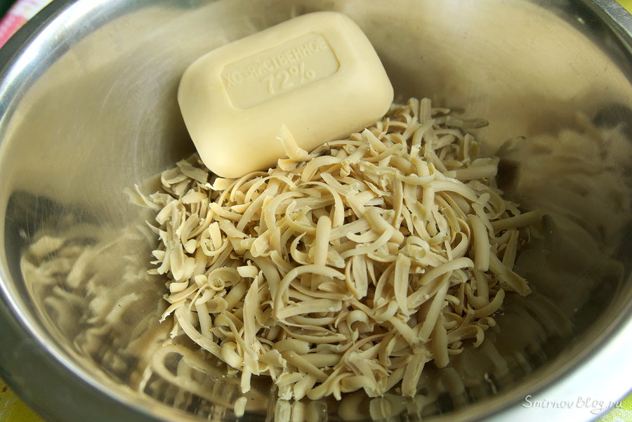 Как отмыть кастрюлю от нагара Трём хозяйственное мыло в крупную тёрку, чтобы отмыть кастрюлю от нагара