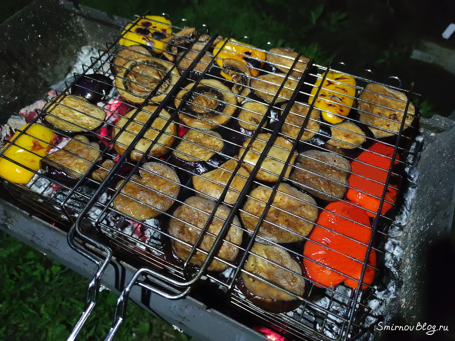 Овощи гриль на мангале Жарим овощи на углях на мангале