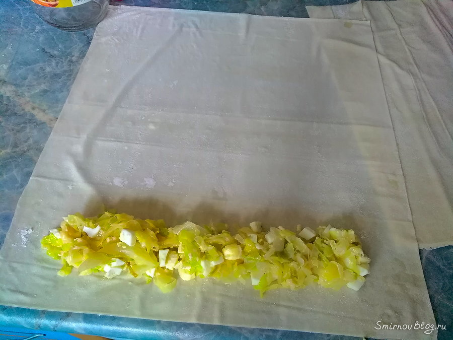 Пирожки «улитки» с капустой Тесто фило и начинка из капусты с яйцом и сыром