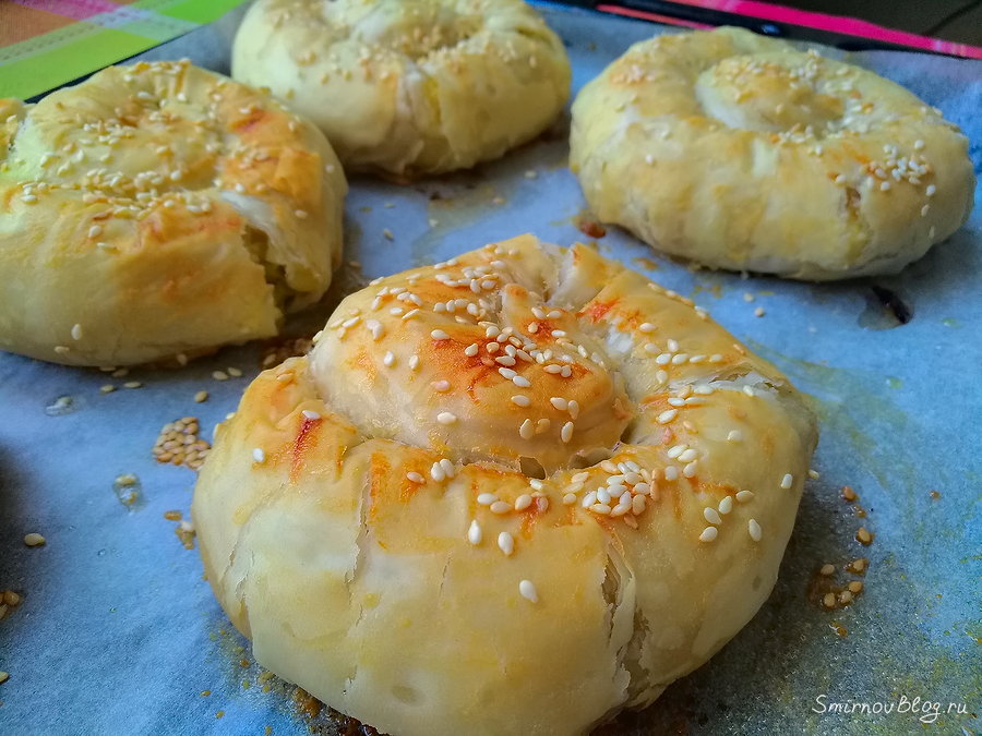 Пирожки «улитки» с капустой Пироги улитки из греческого теста фило с начинкой из капусты с яйцом