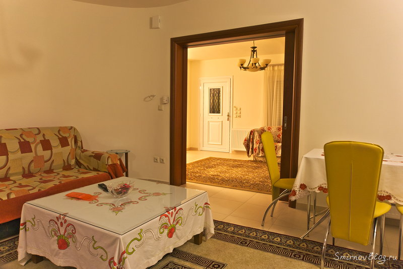 Отзыв об апартаментах Rose's House недалеко от Афинского аэропорта Гостиная в апартаментах Rose's House