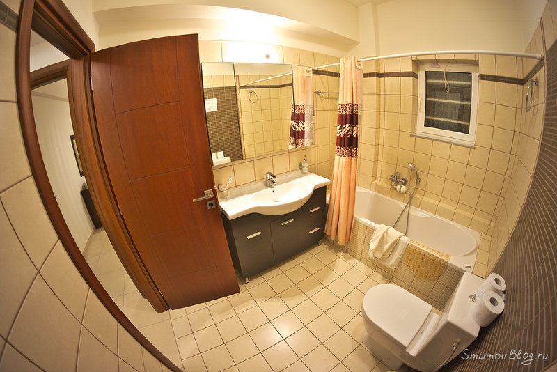 Отзыв об апартаментах Rose's House: ванная комната Ванная комната в апартаментах Rose's House рядом с аэропортом Афины