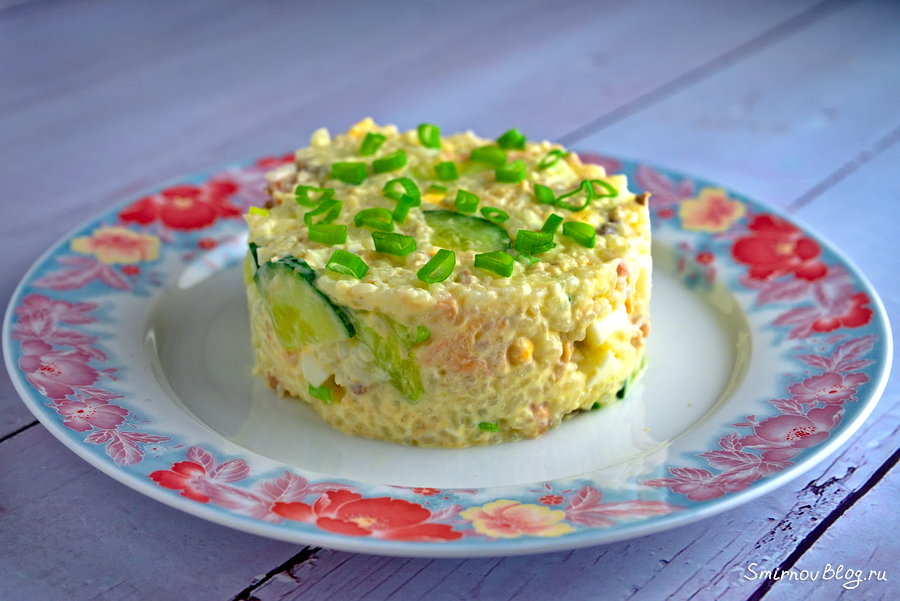 Салат из горбуши с рисом и яйцом