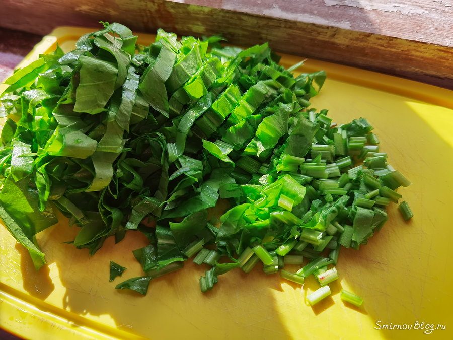 Режем щавель для супа полосками