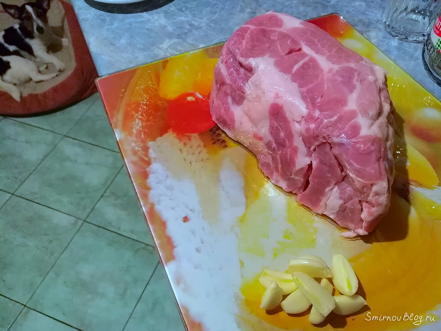 Запечённая в духовке свиная шейка Кусок свиной шеи для запекания в духовке