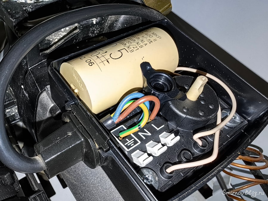 Раскрученный блок управления циркуляционным насосом газового котла