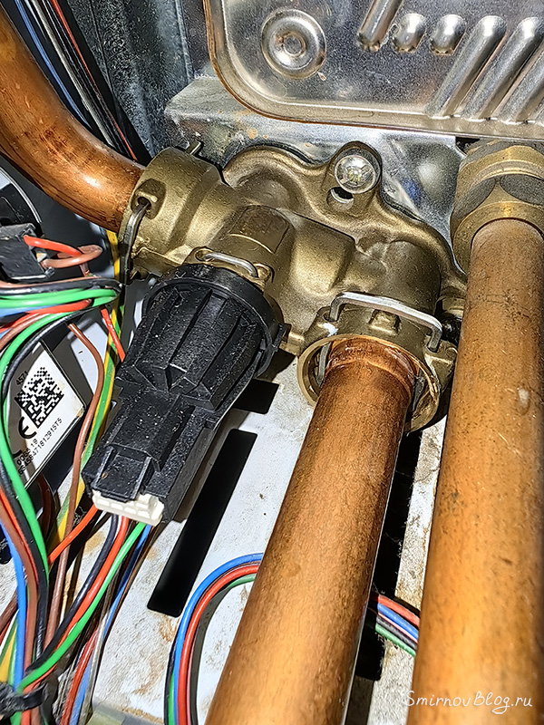 Гидроблок с датчиком давления воды в сборе